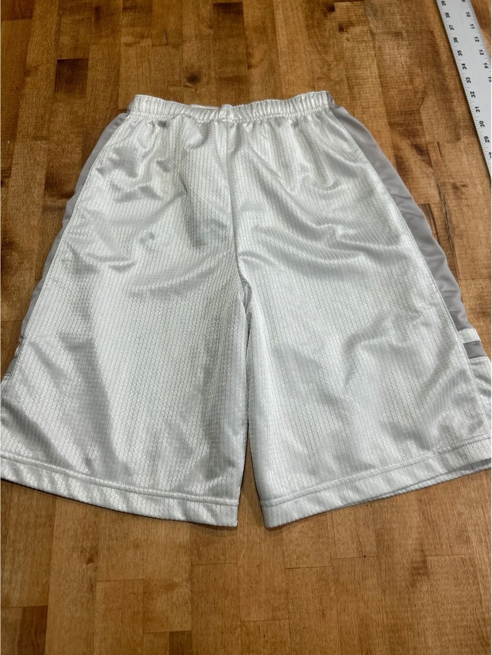 Nike Men's White and Gray Athletic Shorts Size M
